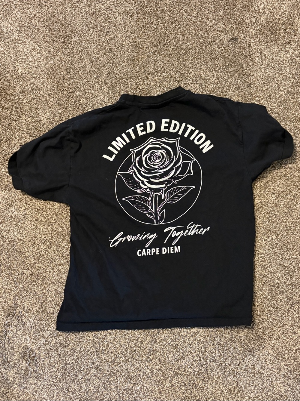 WXYZ MFG CO Men's Small Black Rose Graphic Tee Limited Edition Carpe Diem⁠